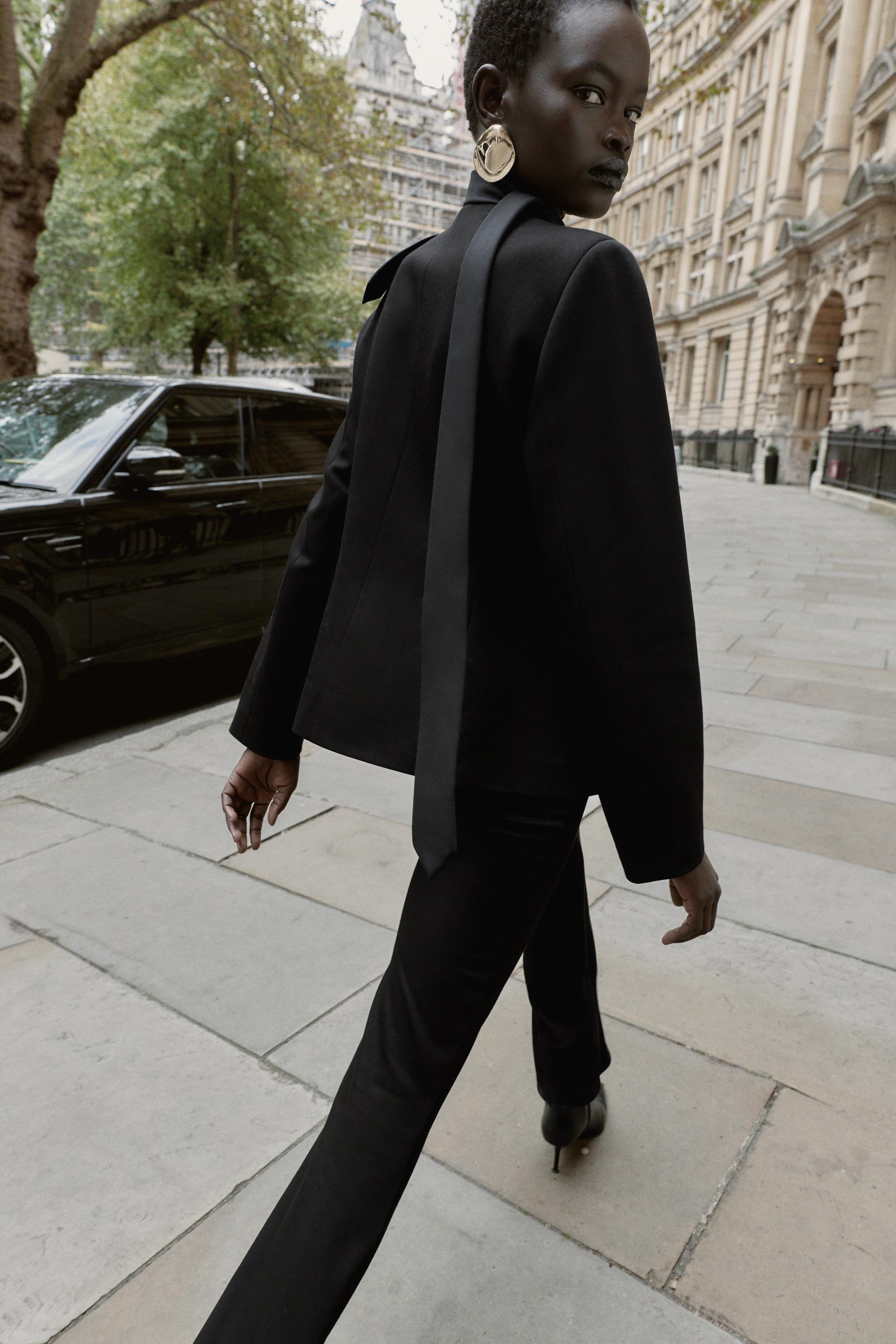 CROPPED BLAZER WITH SHOULDER PADS